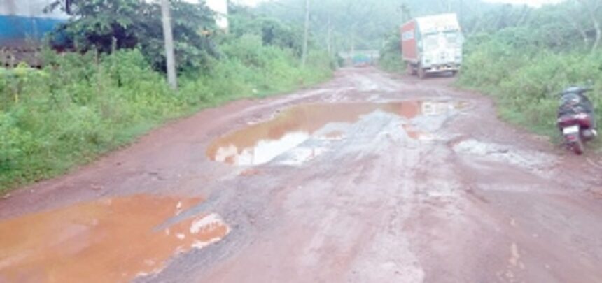 Ponda locals plead with govt to repair Curti road 1 Ponda locals plead with govt to repair Curti road