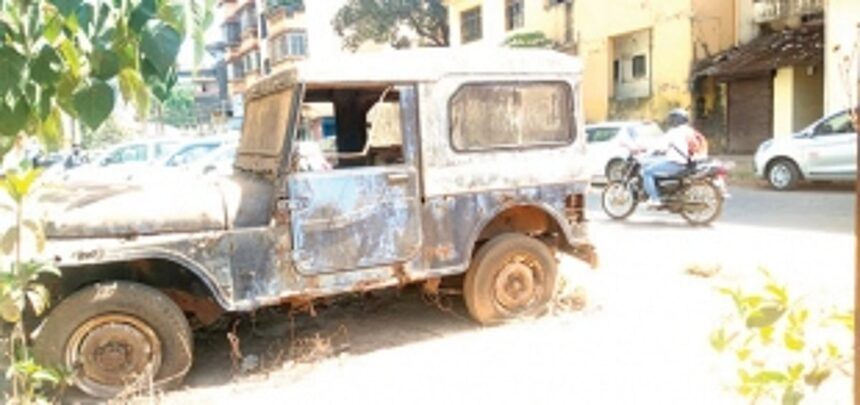Ponda locals want abandoned PWD jeep removed from parking space 1 Ponda locals want abandoned PWD jeep removed from parking space