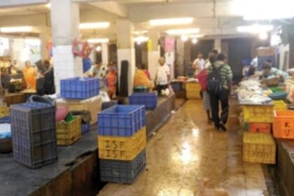 Ponda market drainage pipes broken,  public faces hardship due to flooding