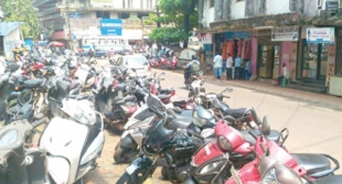 Pondaites demand more parking spaces in town
