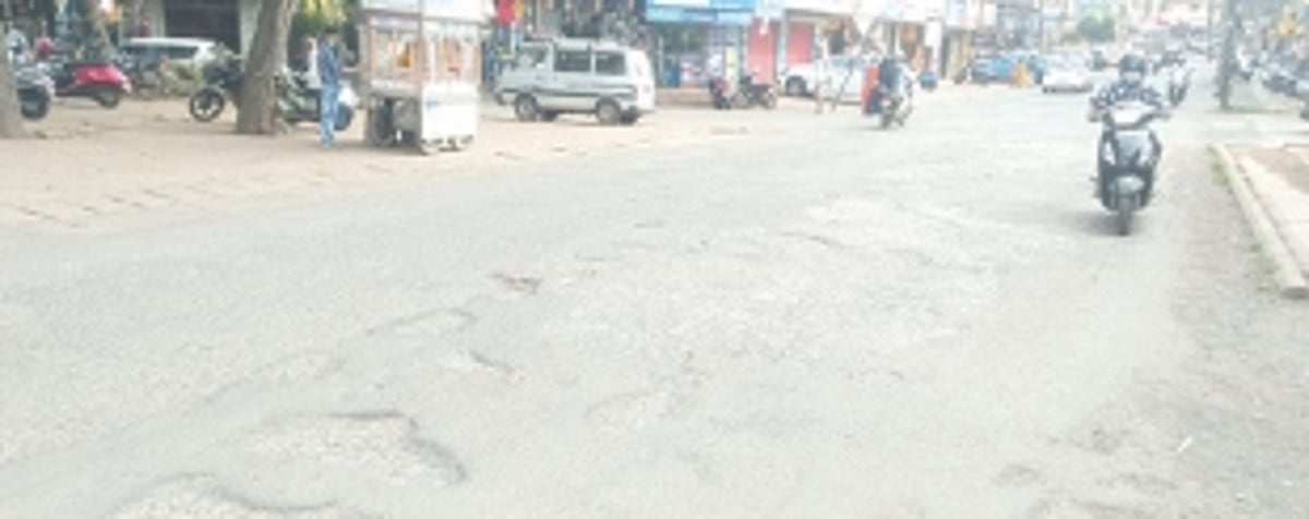 Pondaites irked with contractor for  failing to hot-mix Upper Bazaar road