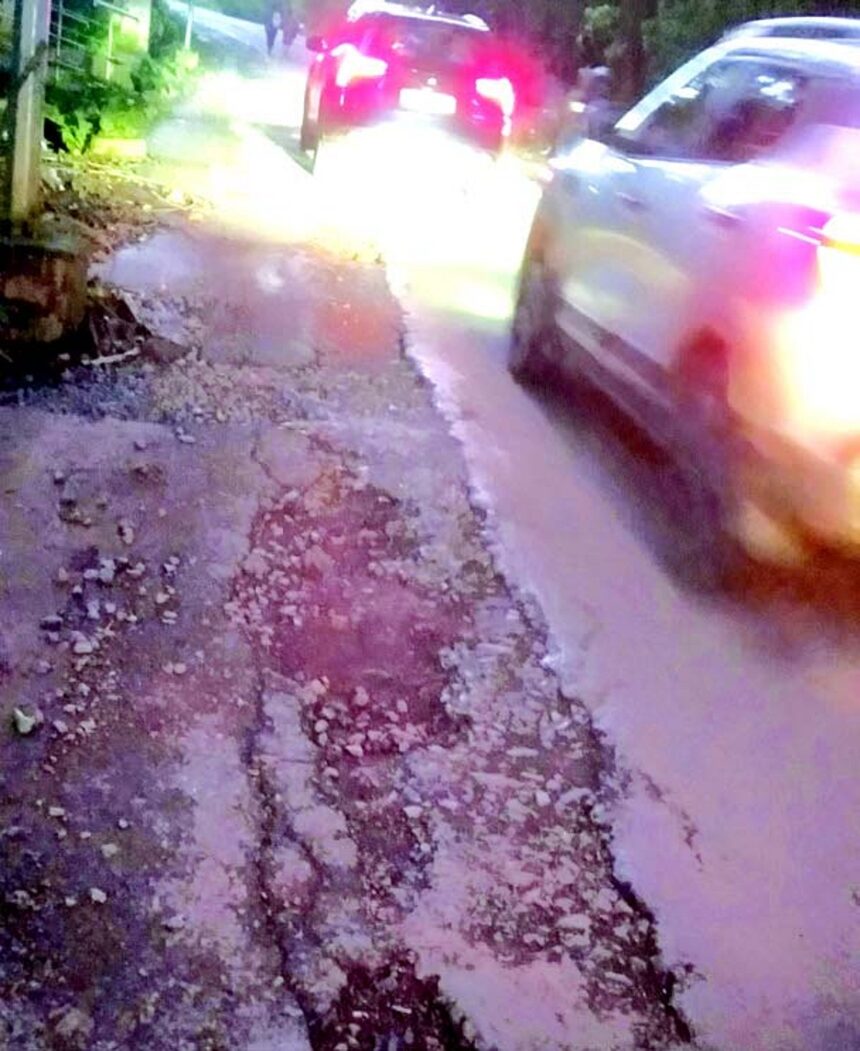 Ponda’s crumbling  roads dampen festive cheer, leave commuters in agony