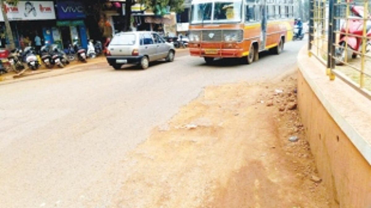 Ponda’s potholed road a death trap