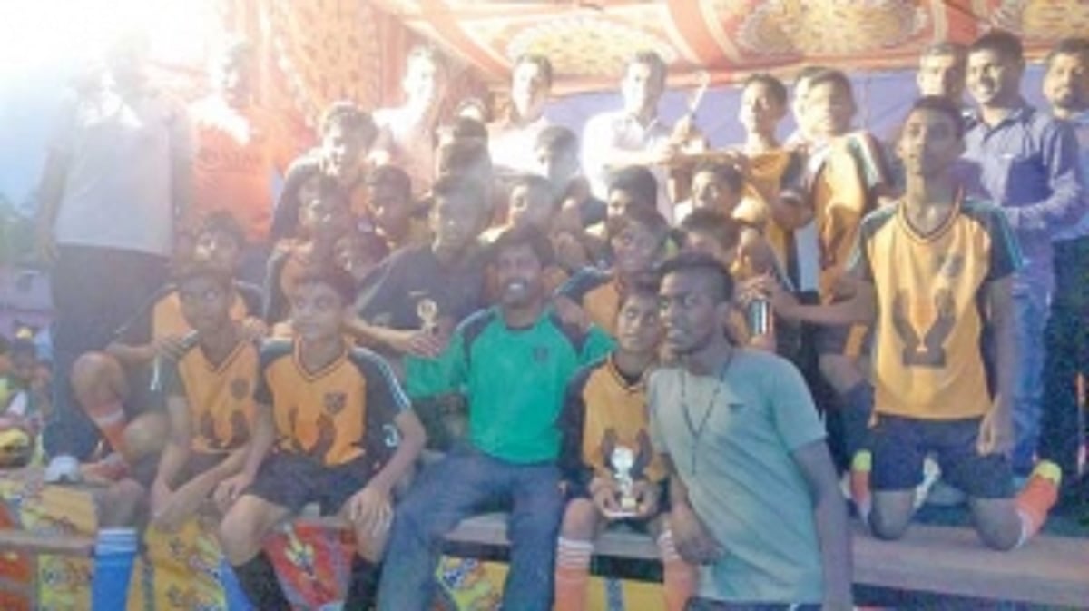 Portais youngsters lift title