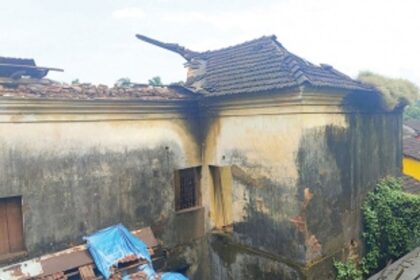 Portuguese-era building collapses in Chinchinim bazaar