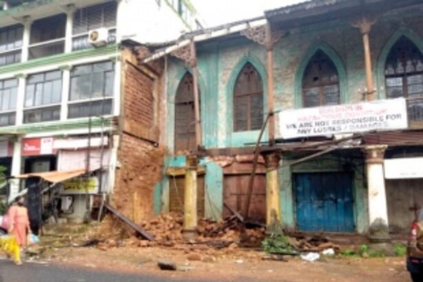 Portuguese-era ‘Caro House’ in a precarious  condition; may collapse any moment!