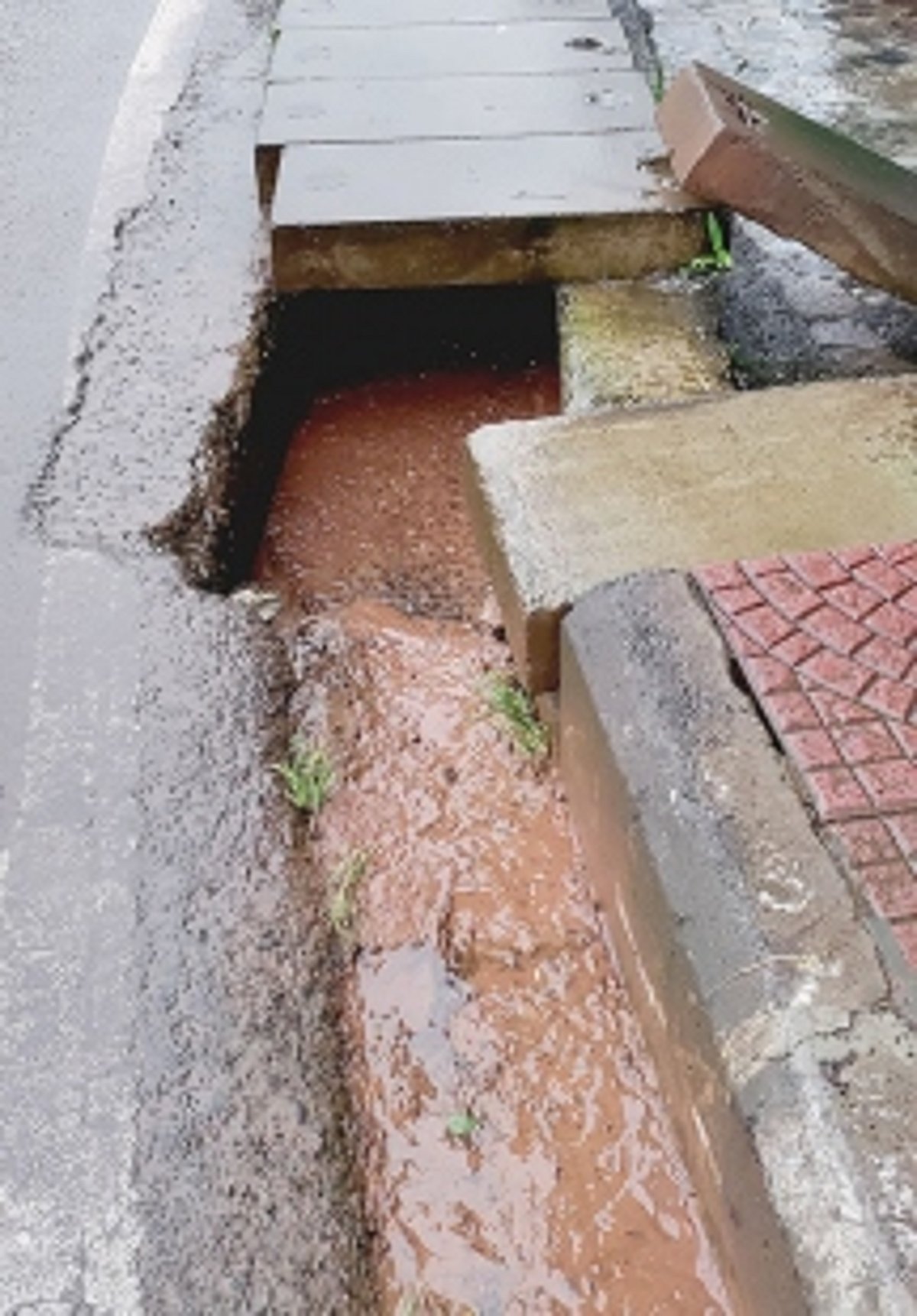 Porvorim uncovered gutters posing as death traps!