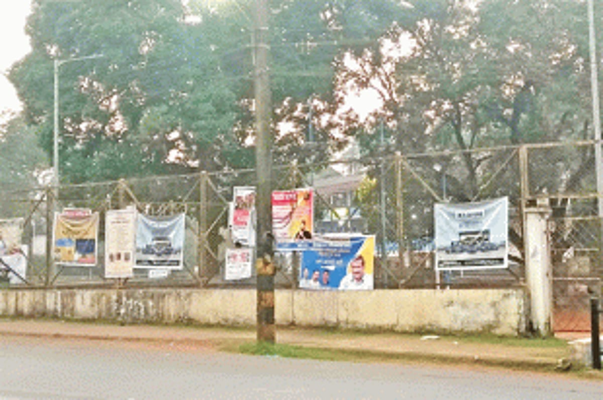 Poster war of political parties smears Ponda