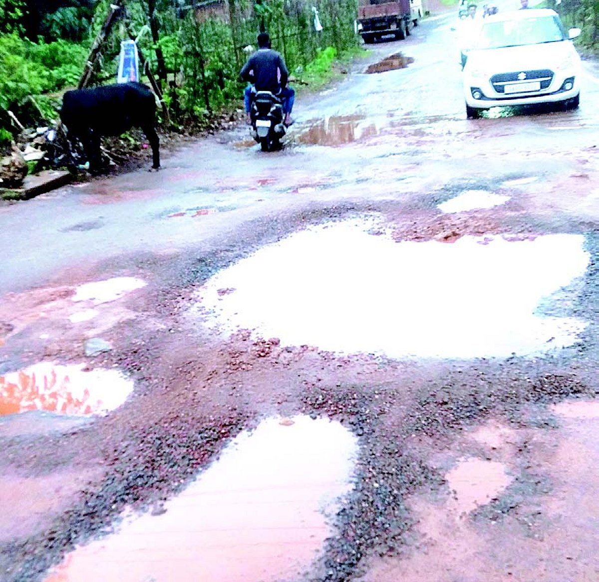 Potholed roads in Ponda dampen Chaturthi spirit