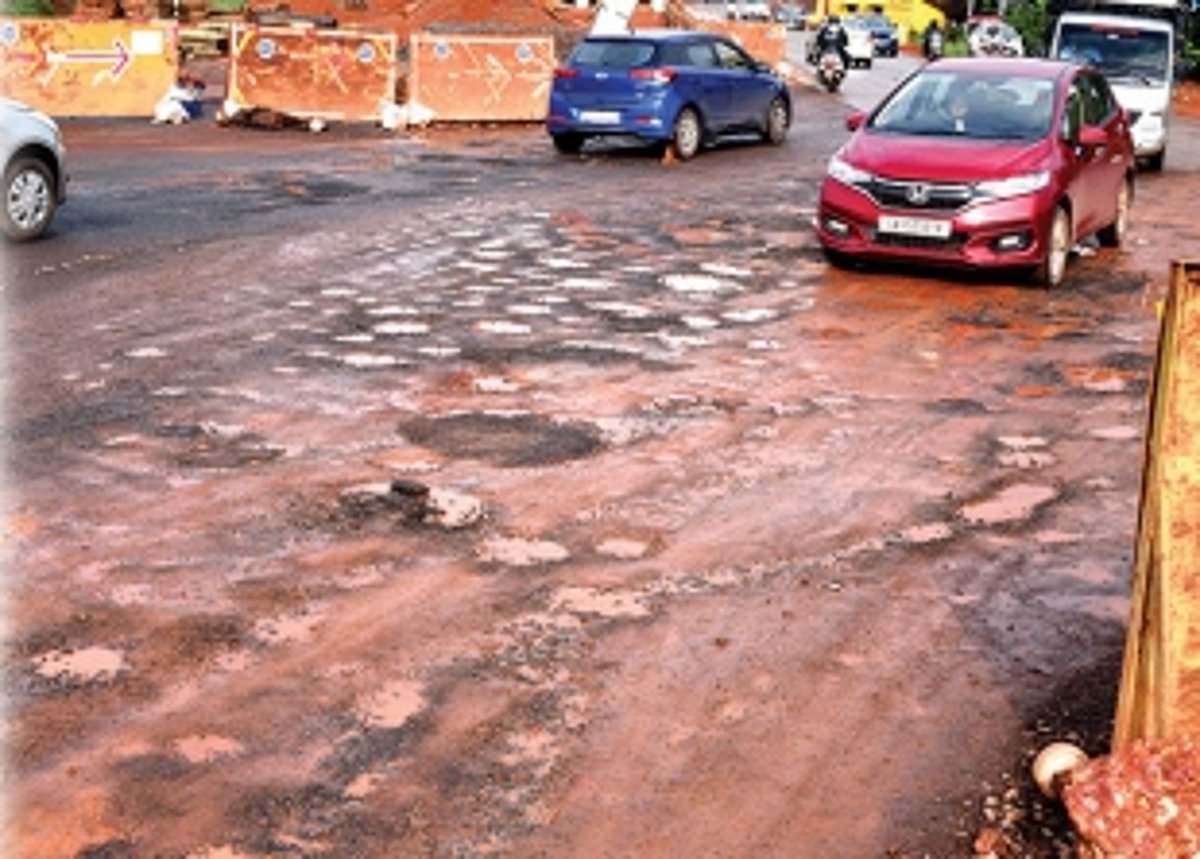 Potholes.... potholes  everywhere.... No motorable road