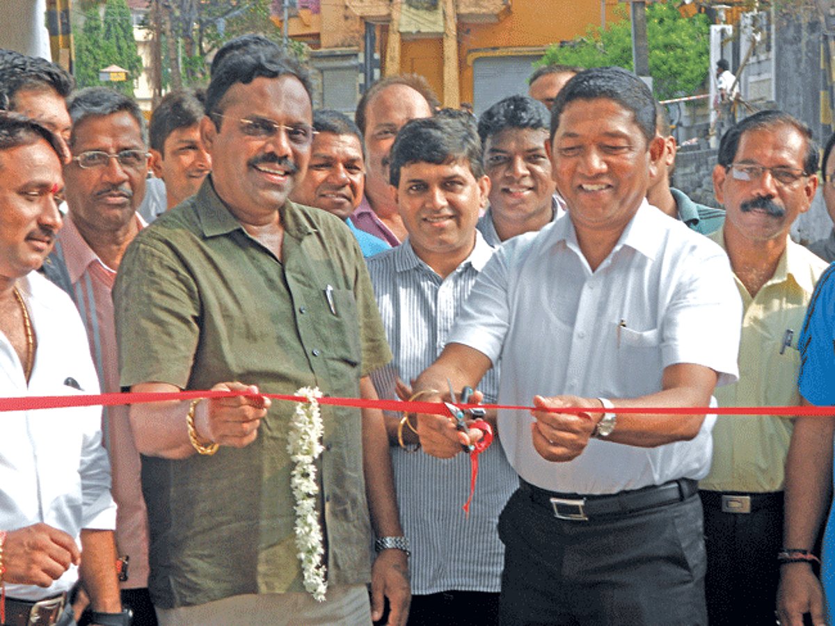 Power Minister Milind Naik re-opens the road under the railway bridge at Vasco in the presence of Vasco MLA Carlos Almeida and PDA Chairman Krishna Salkar.