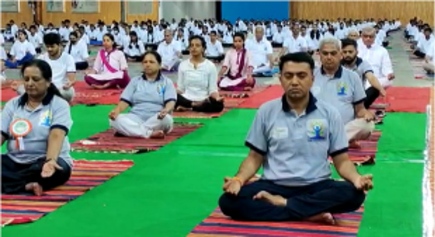 Practice yoga for 365 days: CM Sawant 1 Practice yoga for 365 days: CM Sawant