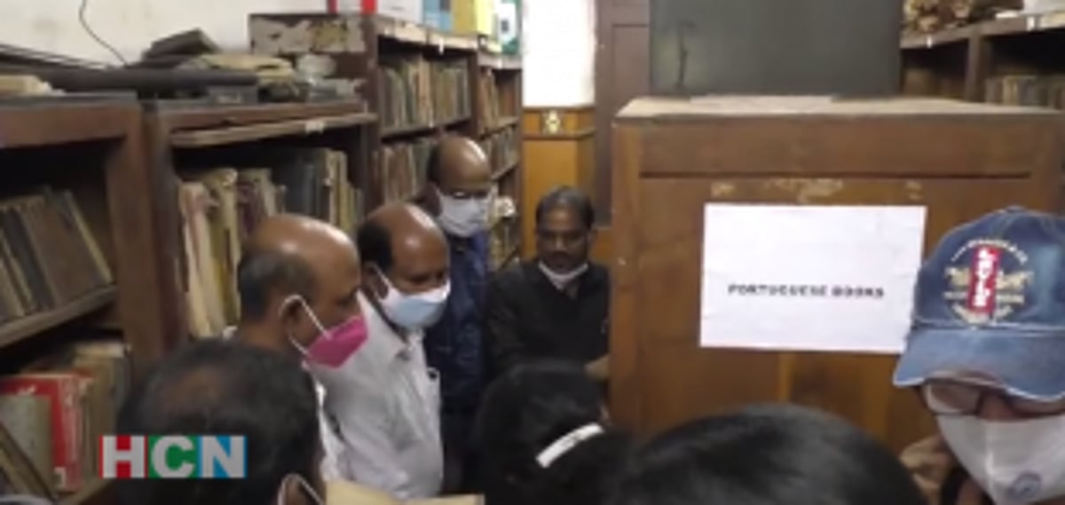 Preserving rare old Portuguese books