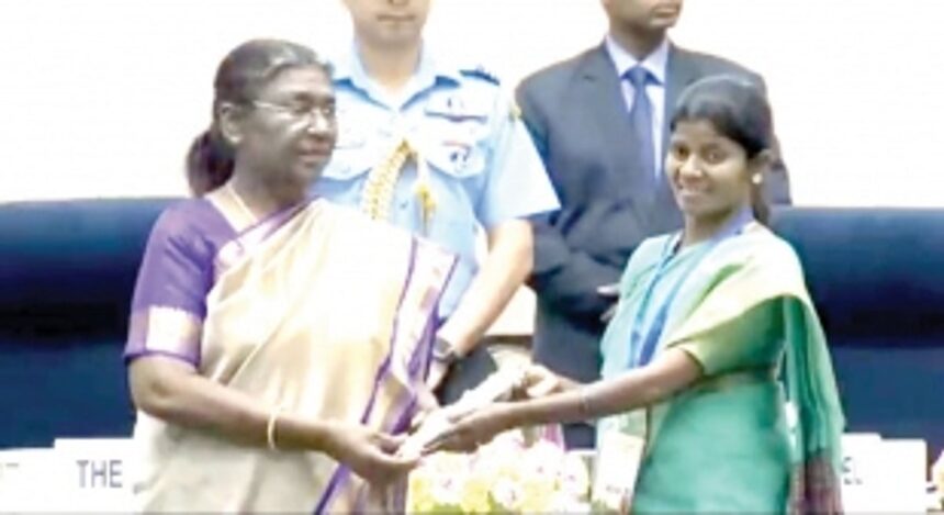 President honours sanitary worker from Pissurlem 1 President honours sanitary worker from Pissurlem