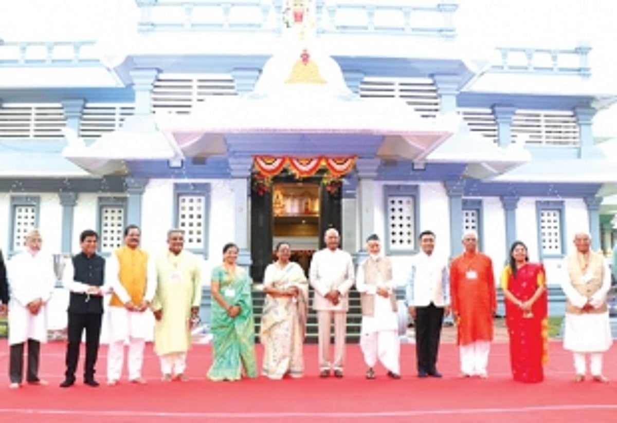 President leaves for New Delhi