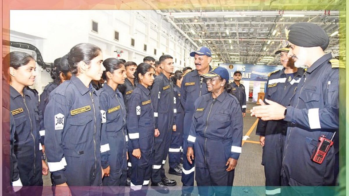 Prez witnesses Navy ops onboard INS Vikrant