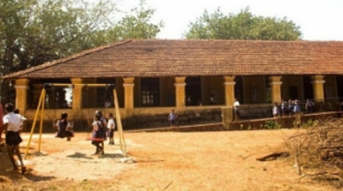 Primary school peons demand Seventh Pay Commission salary