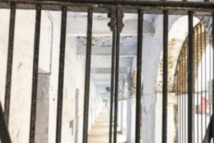 Prisoner dies of heart attack