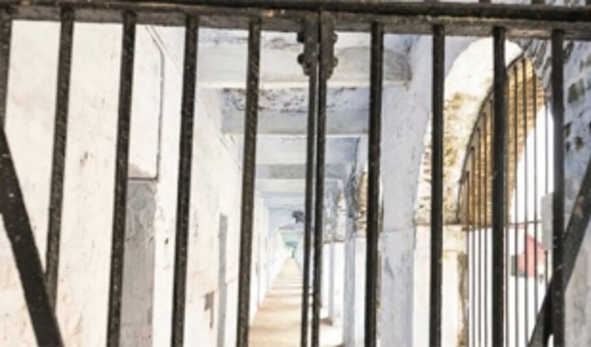 Prisoner dies of heart attack