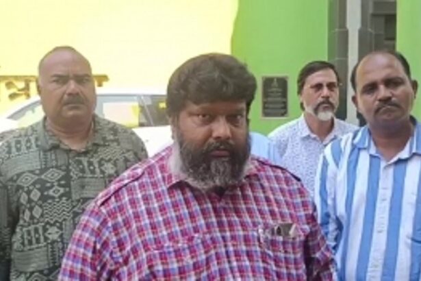 Private bus owners meet CM; express willingness to operate under Smart City initiative