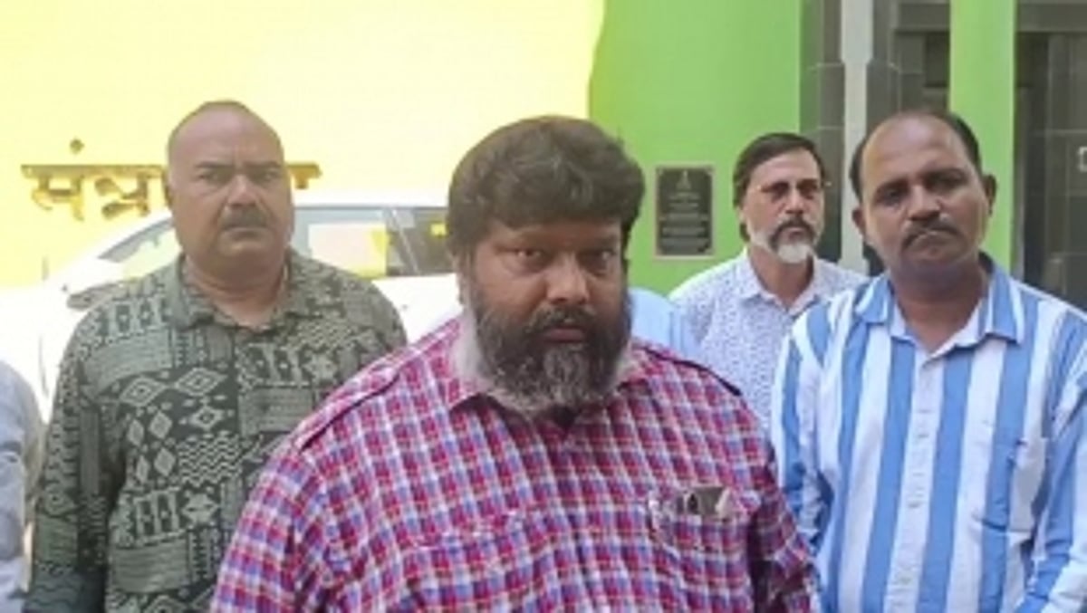 Private bus owners meet CM; express willingness to operate under Smart City initiative