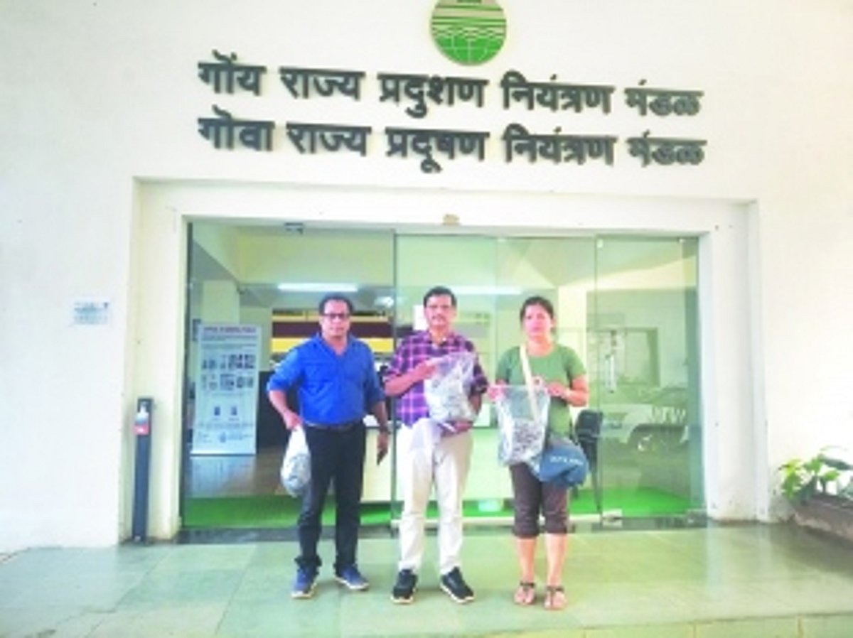 Proactive Margao citizens submit samples of waste dumped near SGPDA Market for testing to GSPCB