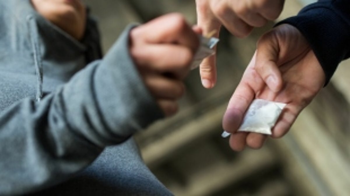 Probe nexus  between police and drug dealers:  MP Sardinha