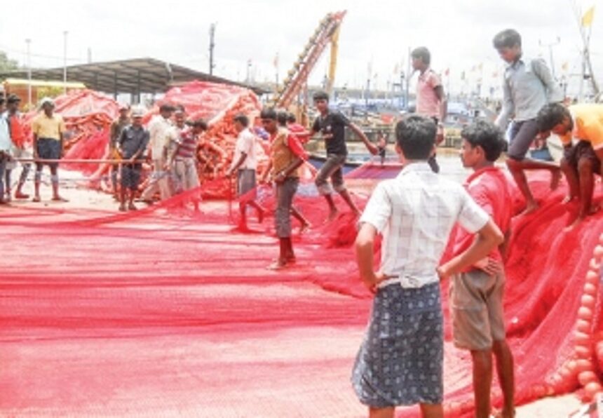 Problems at Malim Jetty threaten  to sink trawler operators’ livelihood