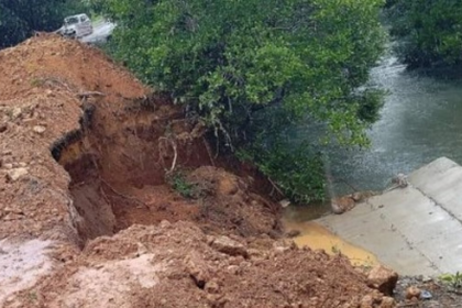 Protective Wall Collapses on Anmod–Hemmadga Road Just 15 Days After Construction