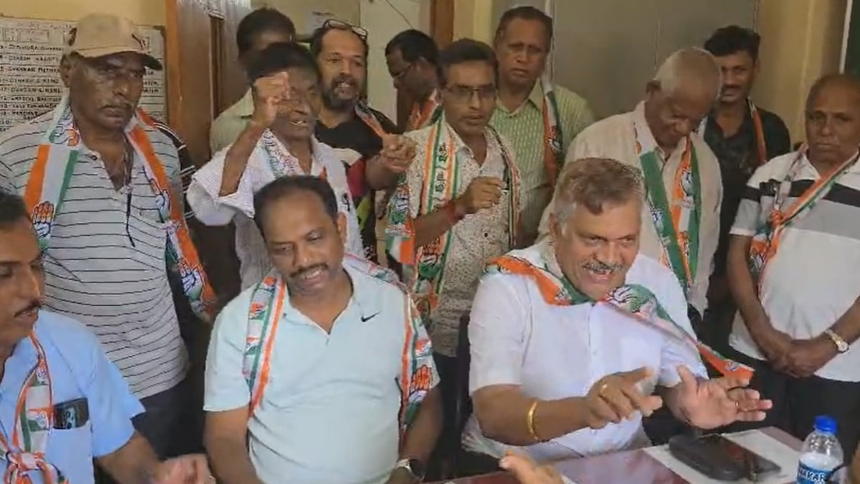 Protest in Mandrem Over Neglected Road Repairs, Congress Submits Memorandum to PWD 1 Protest in Mandrem Over Neglected Road Repairs, Congress Submits Memorandum to PWD