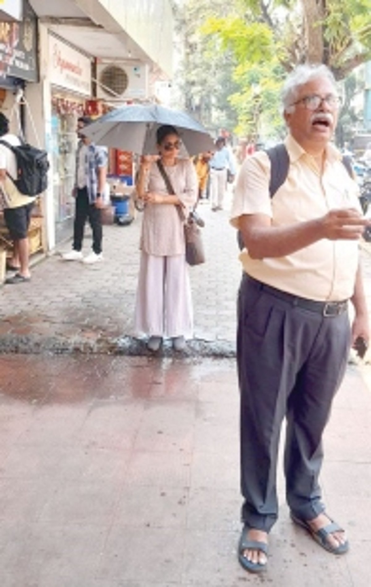 Protest in Panjim over unsafe  footpaths, water leaking from ACs
