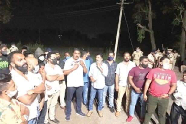 Protestors double up as ‘chowkidars’ of  Goa, hold midnight protest at Davorlim