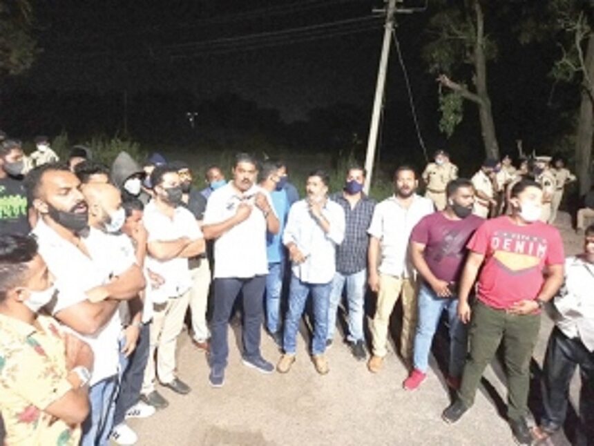 Protestors double up as ‘chowkidars’ of  Goa, hold midnight protest at Davorlim