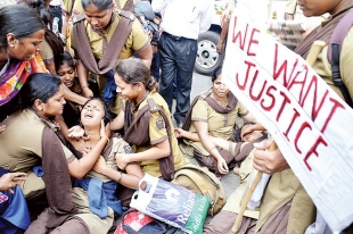 Protestors forced to move to Azad Maidan