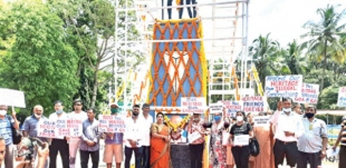 Protestors hold dharna against PDA’s  ‘anti-people plan’ at Old Goa