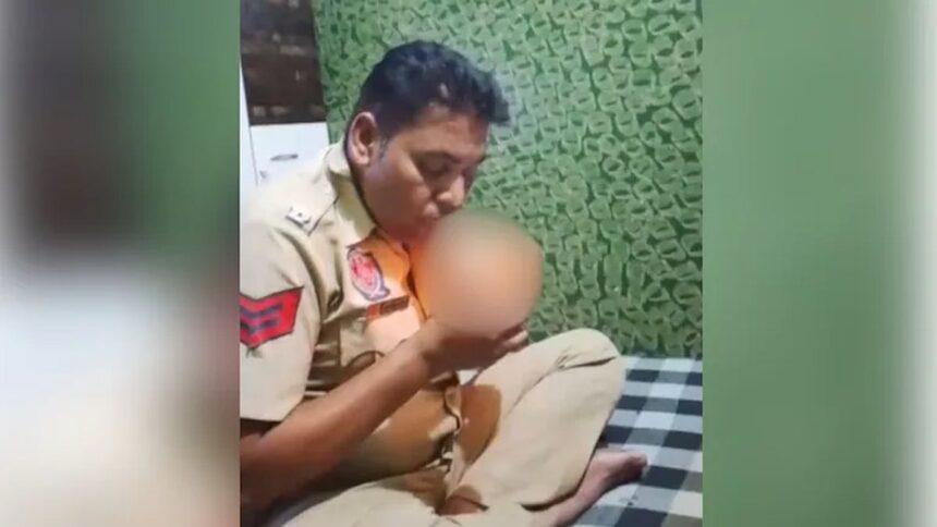 Punjab Cop Caught Smoking Joint on Camera, Promptly Transferred 1 Punjab Cop Caught Smoking Joint on Camera, Promptly Transferred