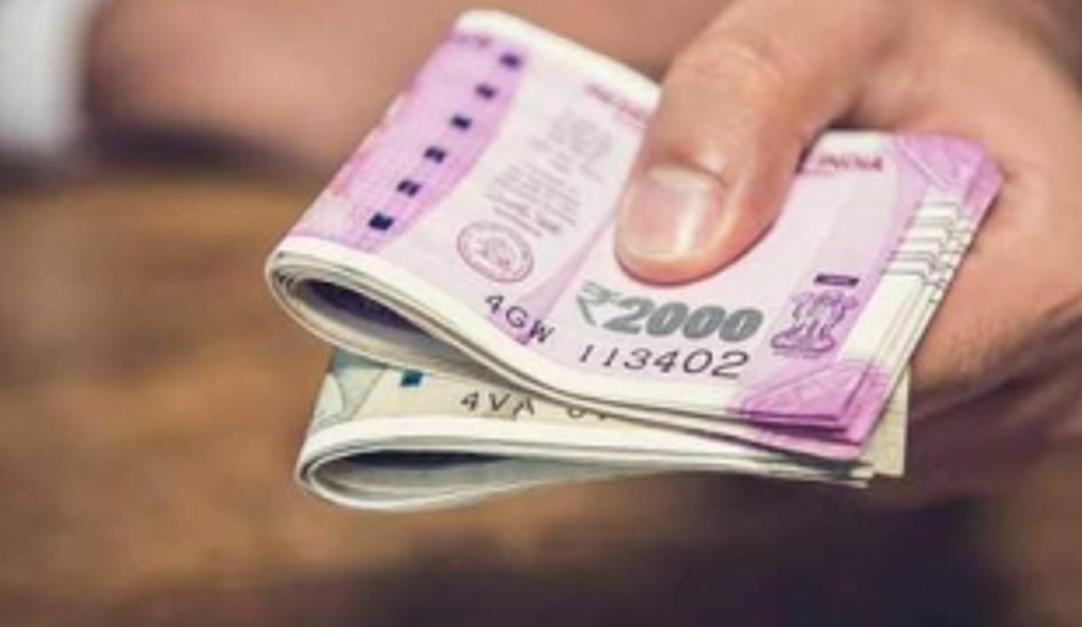 Pvt hospitals can charge Rs 25,000 a day for COVID patients in ICU