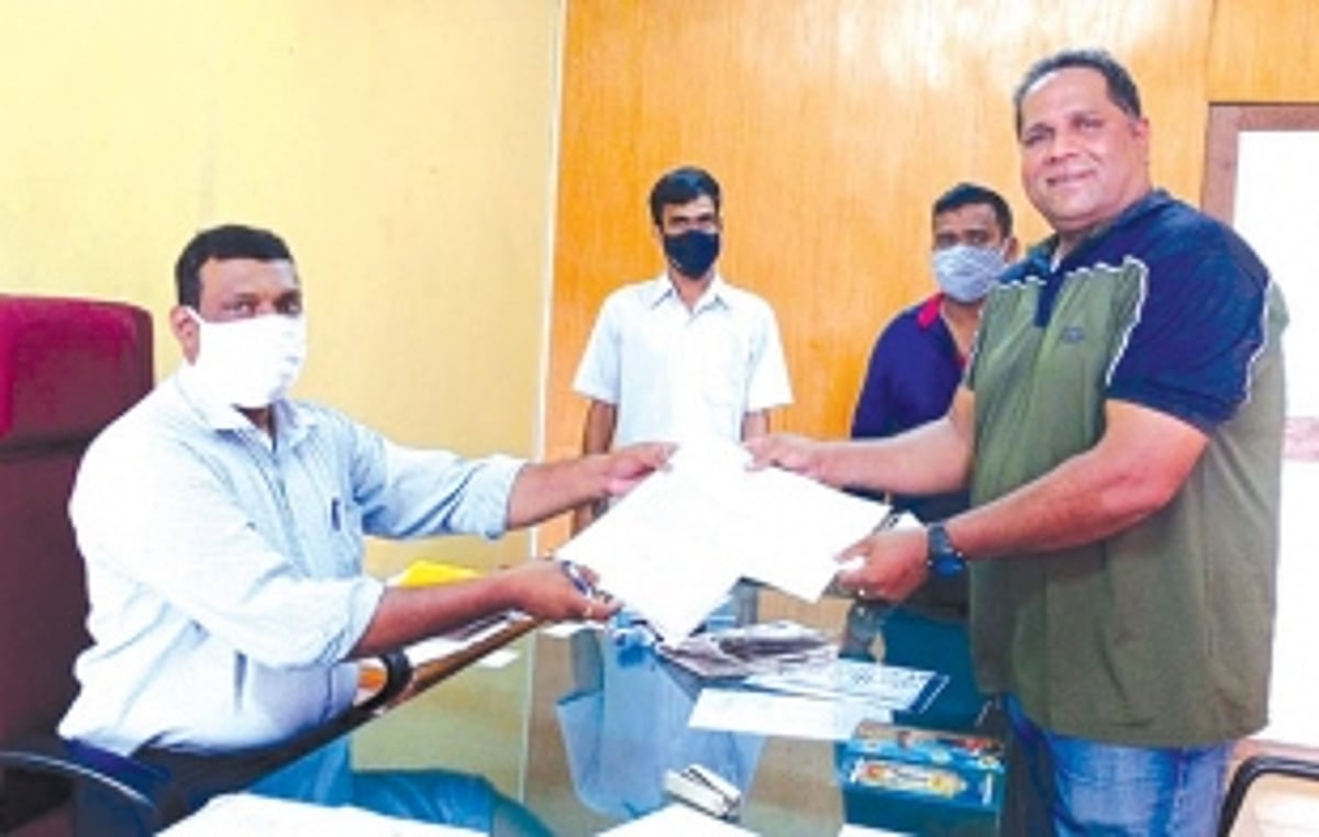 QMC polls: 76 file papers