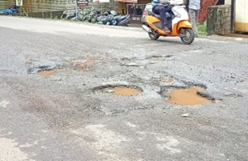 Quepem locals protest potholed roads 1 Quepem locals protest potholed roads