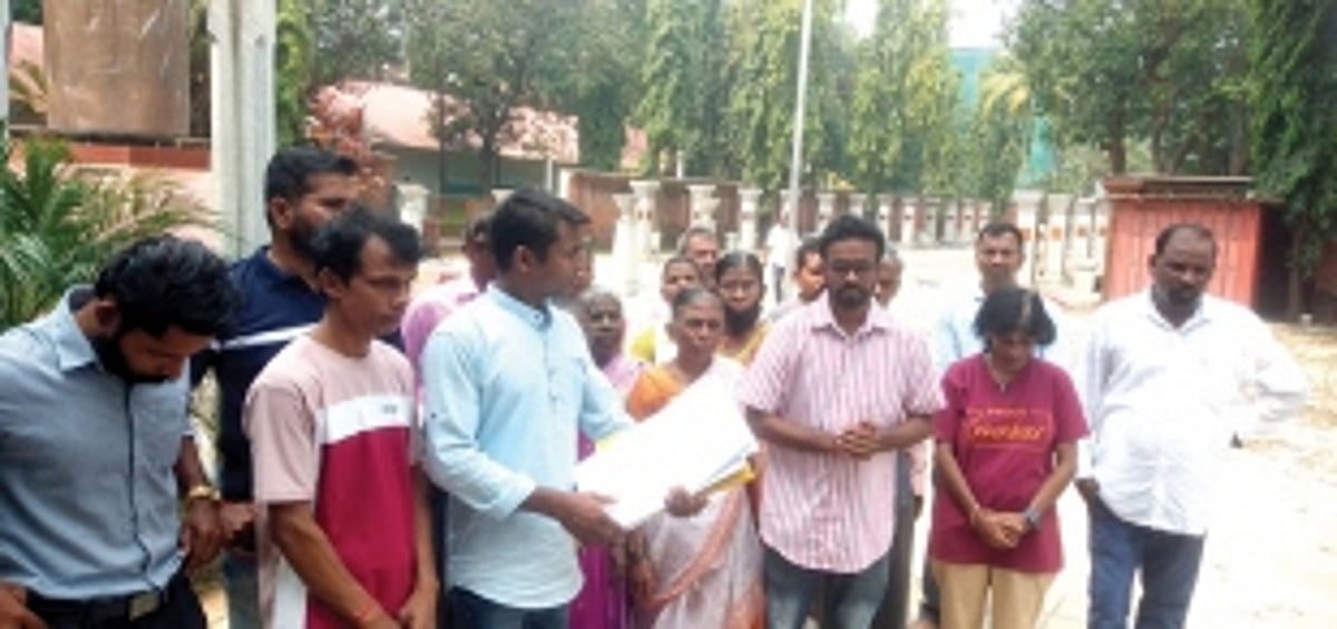 Querim tribal families protest against grabbing  of their tenanted land by landlords and migrants