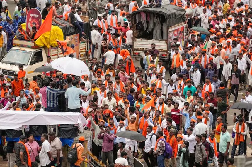 Quota Stir Brings Mumbai to Halt, Court Directs Jarange to Clear Roads 1 Quota Stir Brings Mumbai to Halt, Court Directs Jarange to Clear Roads