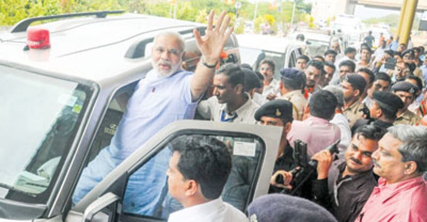 REACHING OUT: Narendra Modi waves out to the crowd on his arrival at Dabolim airport 1 REACHING OUT: Narendra Modi waves out to the crowd on his arrival at Dabolim airport