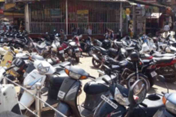 RTO warns owners of rental bikes for parking haphazardly around Margao Muncipality building