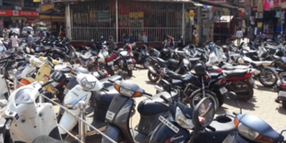 RTO warns owners of rental bikes for parking haphazardly around Margao Muncipality building
