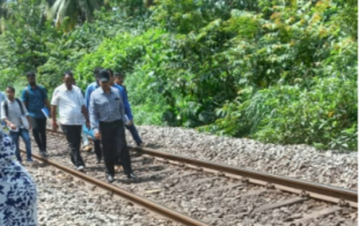 RVNL personnel chased away by Goencho Ekvott and Velsao locals