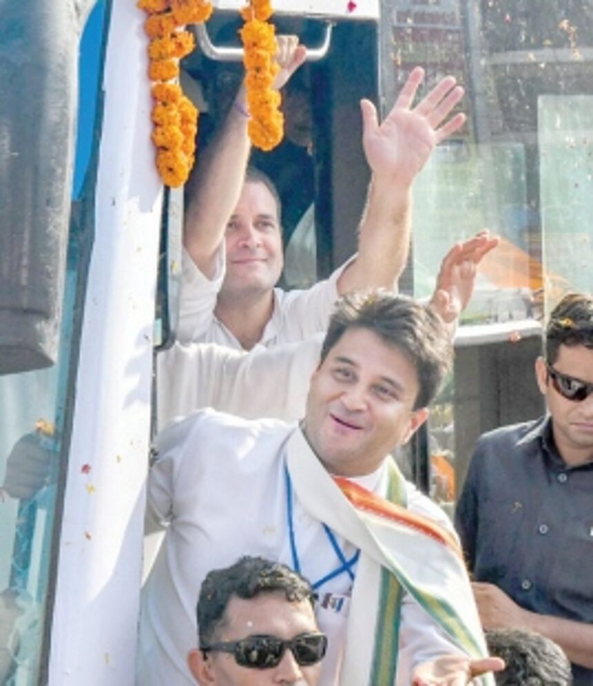 Rahul holds roadshow in MP, attacks Modi govt