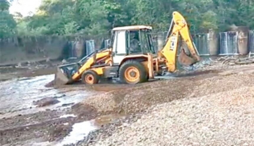 Raids on illegal sand mining continue at Sanguem 1 Raids on illegal sand mining continue at Sanguem