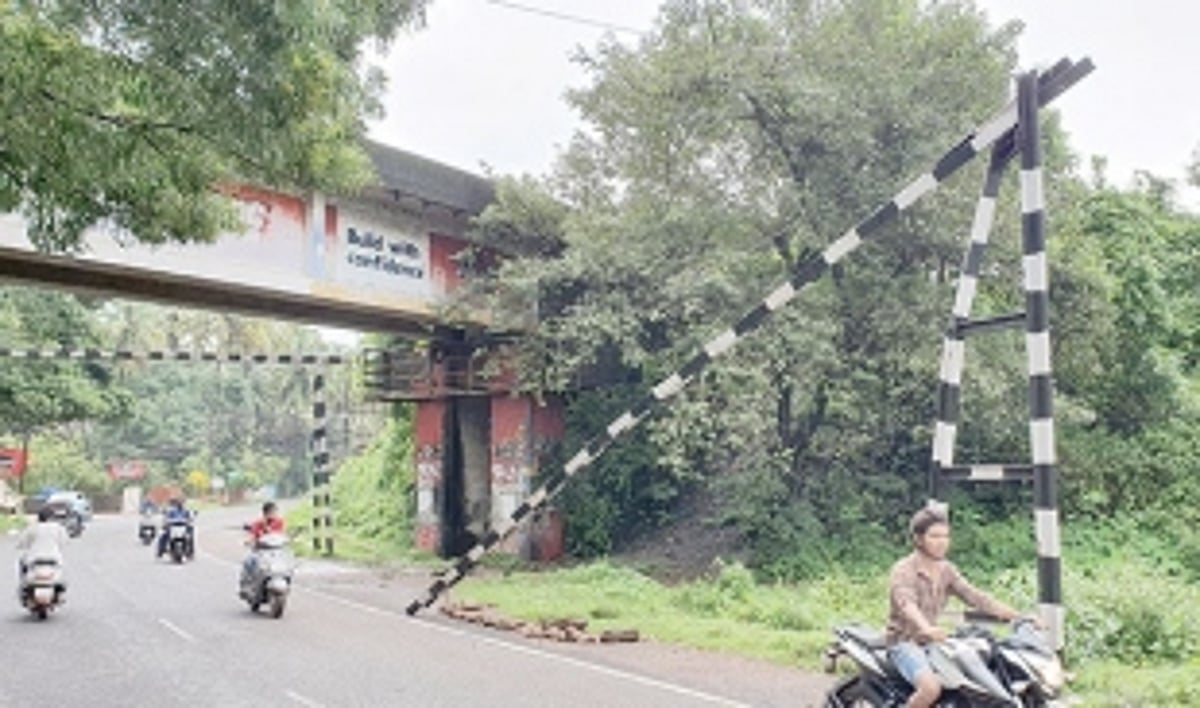 Rail bridge height  gauge knocked  off, posing danger