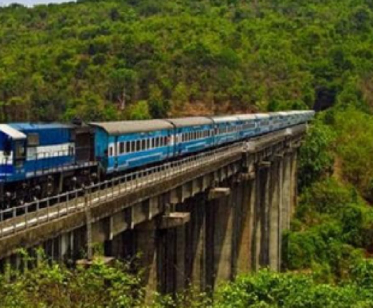 Rail traffic on Konkan R’ly route held up