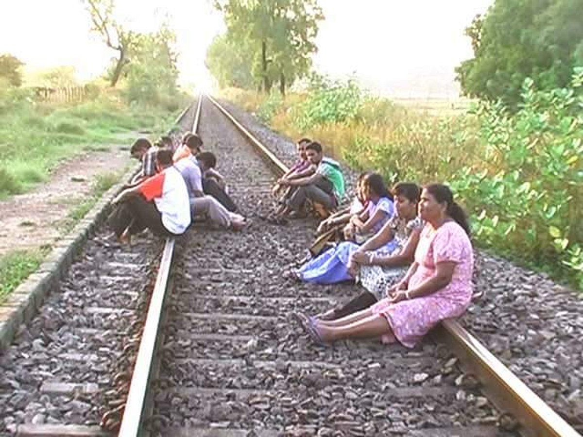 Rail travelers from Sao Jose de Areal on a symbolic protest against the pathetic condition of the railway station.
